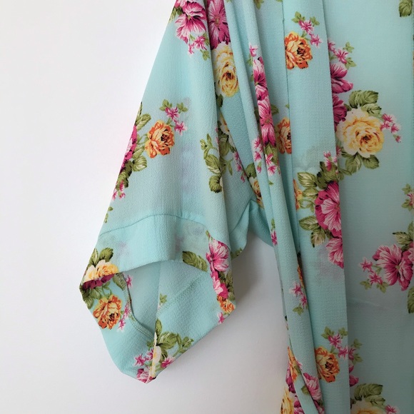 Coveted Floral Robe - Picture 4 of 5